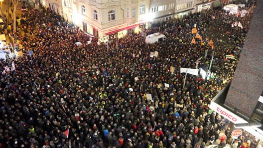 Bild einer Demonstration gegen Fremdenfeindlichkeit